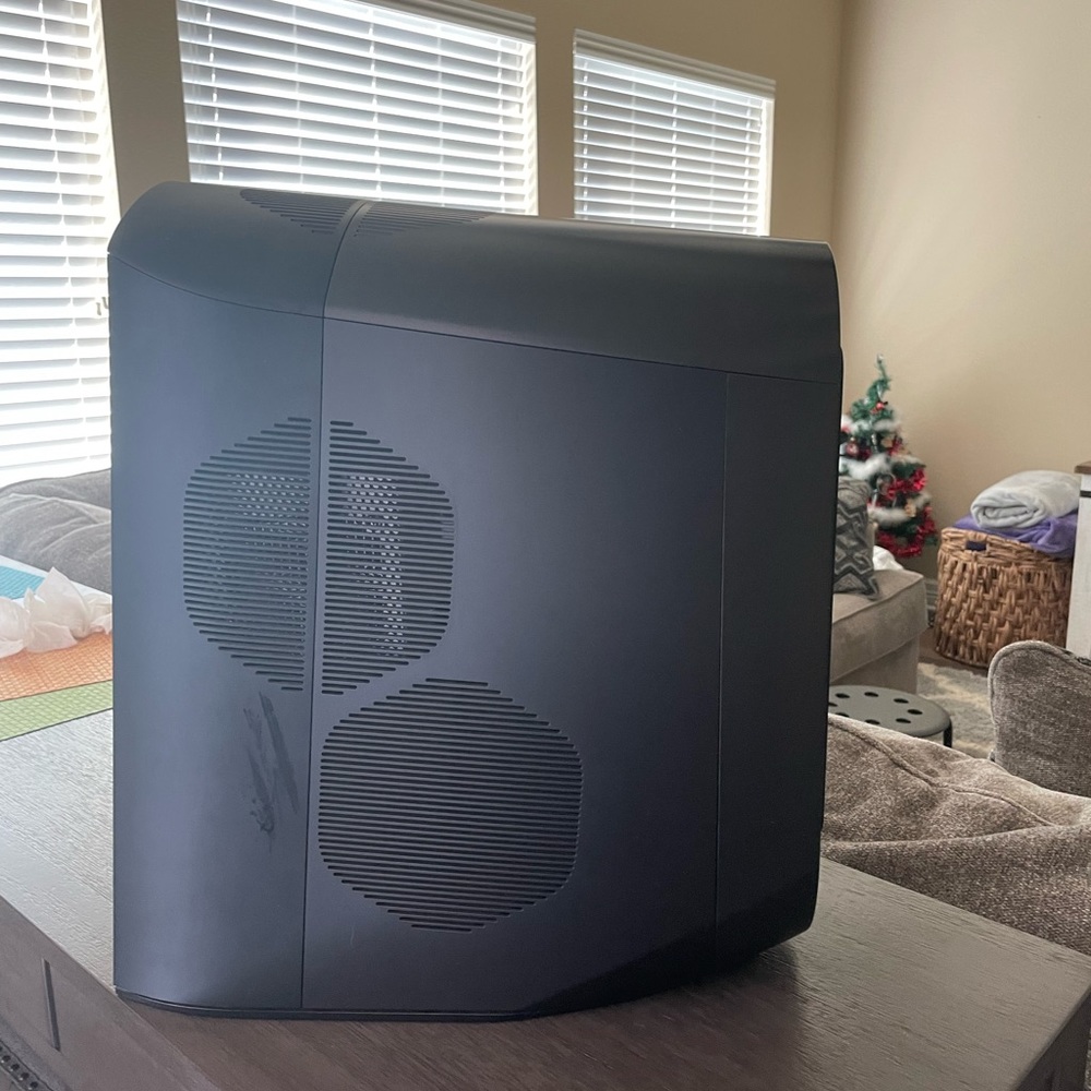 Alienware Aurora R10 GAMING PC - Picture 7 of 8